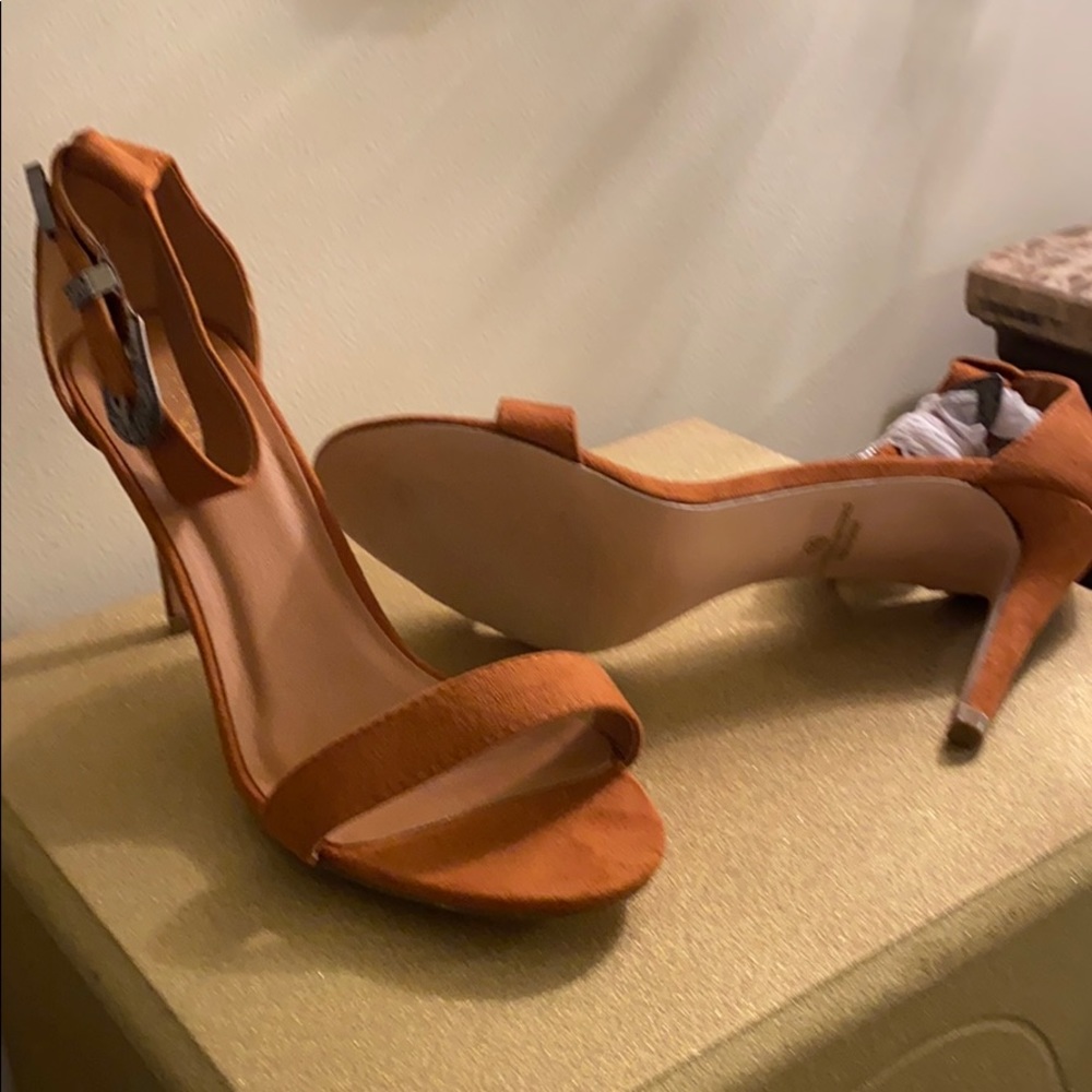 Pumps - Picture 3 of 3